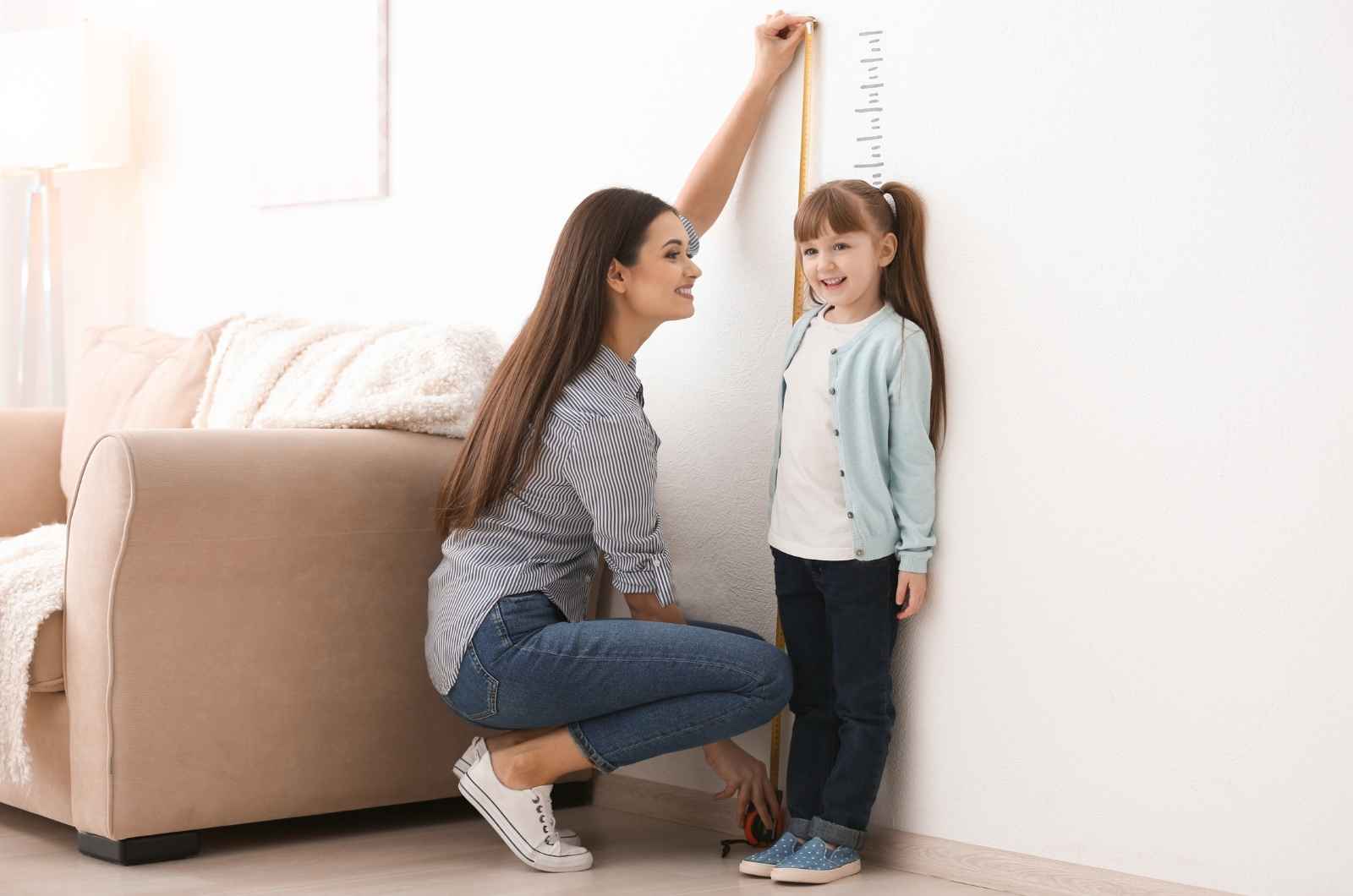 כיצד לבחור מד גובה מעוצב לחדרי ילדים